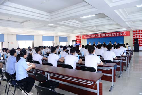 尊龙凯时公司与山东理工职业学院合作签约暨欢送实习生仪式隆重举行
